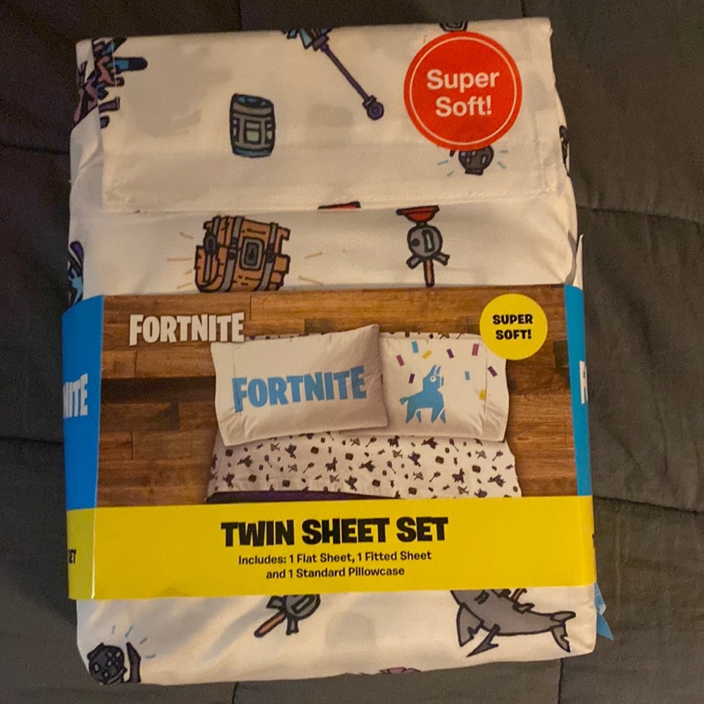 Twin sheet set, Fortnite, cute designs of different colors.